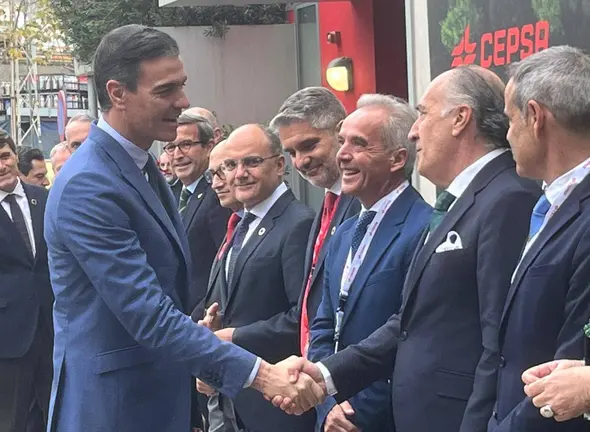 Pedro S&aacute;nchez saluda a Landaluce