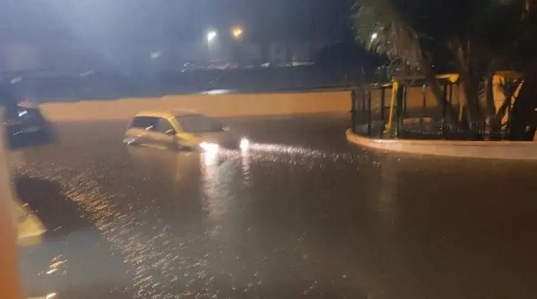 Veh&iacute;culo anegado en Algeciras