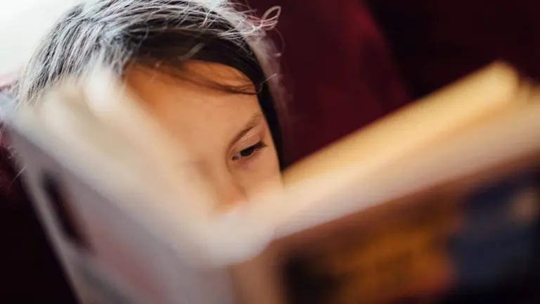 La lectura es una actividad fundamental para los menores