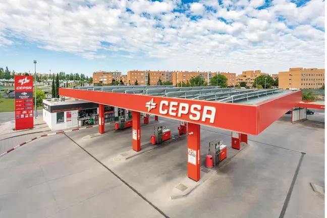 M&aacute;s de 500 estaciones de servicio de Cepsa ya cuentan con paneles solares instalados por Redexis
