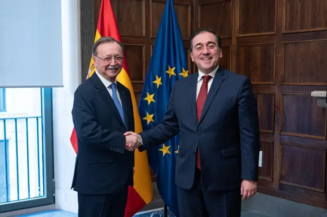 Reuni&oacute;n de Vivas con Albares
