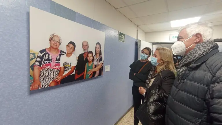 El Hospital de Punta de Europa, de Algeciras acoge la exposici&oacute;n fotogr&aacute;fica 'Somos familia, somos iguales' de la Fundaci&oacute;n M&aacute;rgenes y V&iacute;nculos - JUNTA DE ANDALUC&Iacute;A