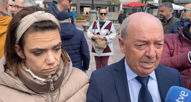 Pepe Valencia hace declaraciones a los medios al termino de la concentraci&oacute;n