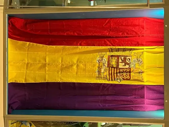 Bandera republicana del nav&iacute;o espa&ntilde;ol de 1938