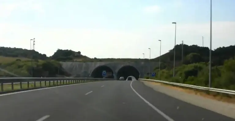 T&uacute;neles en la A-381