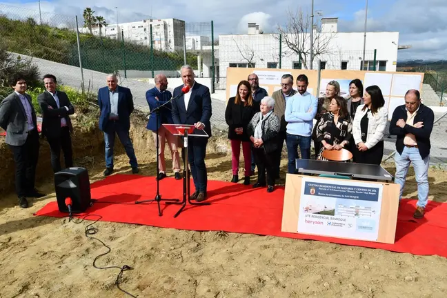 Prrimera piedra residencia mayores casco