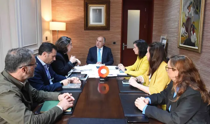 Reuni&oacute;n ayudas para La Pi&ntilde;era