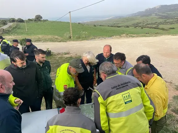 Visita de la delegada de la Junta en C&aacute;diz, Mercedes Colombo, al  incendio forestal en Tarifa - JUNTA DE ANDALUC&Iacute;A