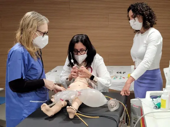 Sanitarios del Campo de Gibraltar en un curso sobre reanimaci&oacute;n cardiopulmonar pedi&aacute;trica y neonatal - JUNTA DE ANDALUC&Iacute;A