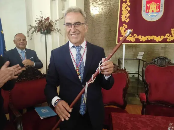 Santos es investido alcalde de Tarifa