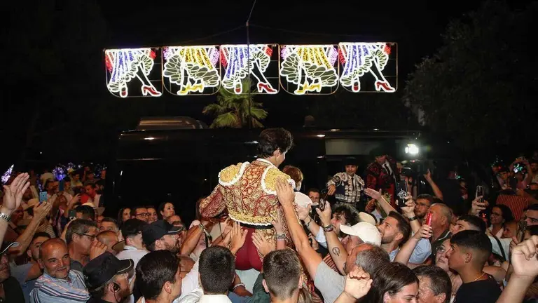 Roca Rey, por la puerta grande en Algeciras