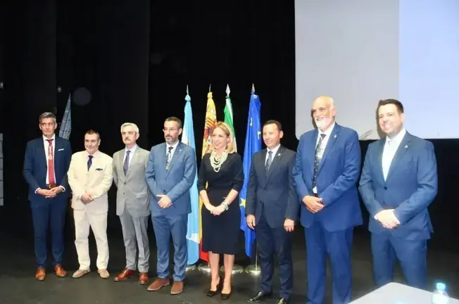 Visita de Almudena Mart&iacute;nez a La L&iacute;nea