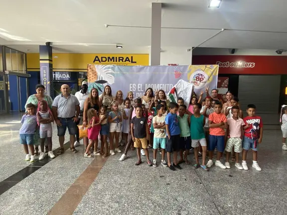 Ni&ntilde;os saharauis en Bah&iacute;a Plaza