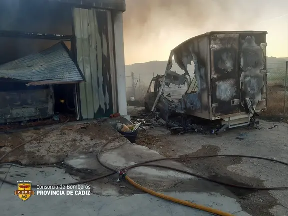 Incendio en una carpinter&iacute;a de Tesorillo (4)