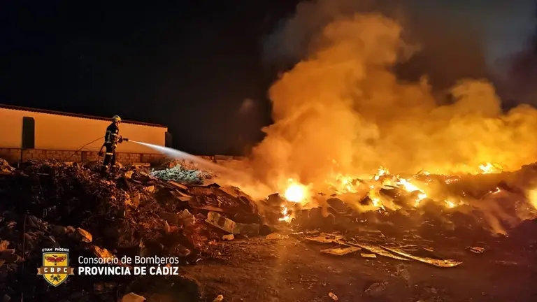 Incendio de pasto en el Zabal