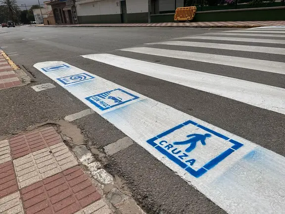 Pictogramas en un paso de peatones