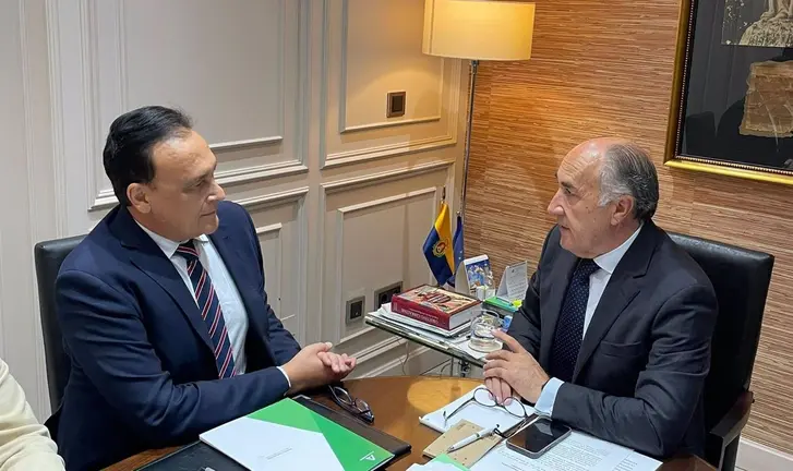 El consejero de Universidad, Investigaci&oacute;n e Innovaci&oacute;n de la Junta, Jos&eacute; Carlos G&oacute;mez Villamandos, y el alcalde de Algeciras, Jos&eacute; Ignacio Landaluce - JUNTA DE ANDALUC&Iacute;A
