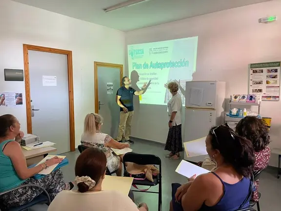 Grupos socioeducativos de mujeres en el Centro de Salud de Poniente de La L&iacute;nea. - JUNTA DE ANDALUC&Iacute;A