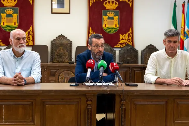Juan Franco, junto a Javier Vidal (i) y Sebasti&aacute;n Hidalgo (d)