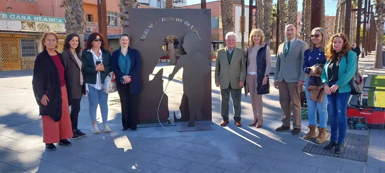 Monumento al arrastre de latas en Algeciras