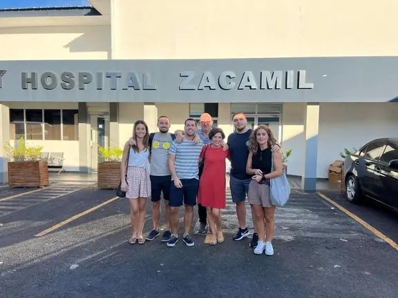 Equipo de ur&oacute;logos que ha estado en San Salvador. - JUNTA DE ANDALUC&Iacute;A