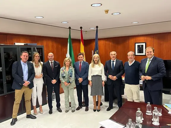 Reuni&oacute;n del alcalde con la consejera
