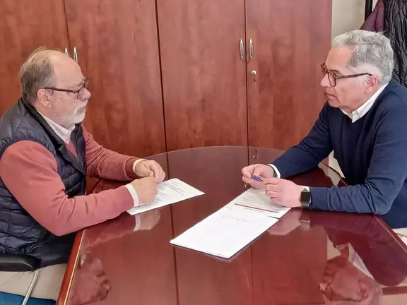 Reuni&oacute;n del presidente del Consejo Local de Hermandades con el delegado de Seguridad Ciudadana