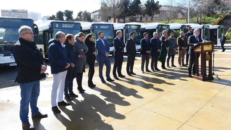 Presentaci&oacute;n de los autobuses