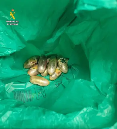 Bellotas de hach&iacute;s intervenidas en el puerto de Algeciras. - GUARDIA CIVIL