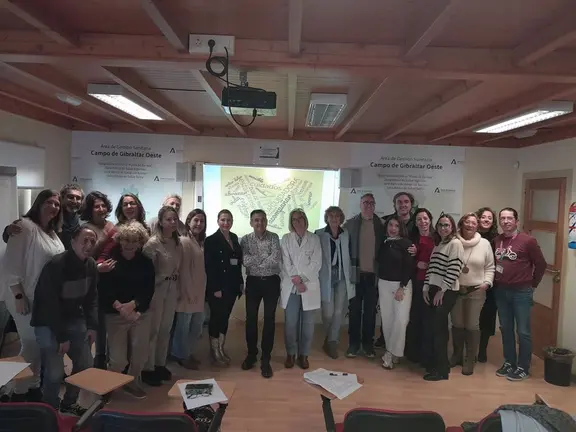 Trabajadores sociales en un curso del SAS sobre atenci&oacute;n a la familia cuidadora - JUNTA DE ANDALUC&Iacute;A