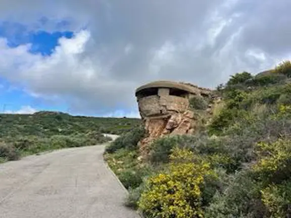 B&uacute;nker de la Guerra Civil en Sierra Carbonera, en San Roque. - AGADEN EA