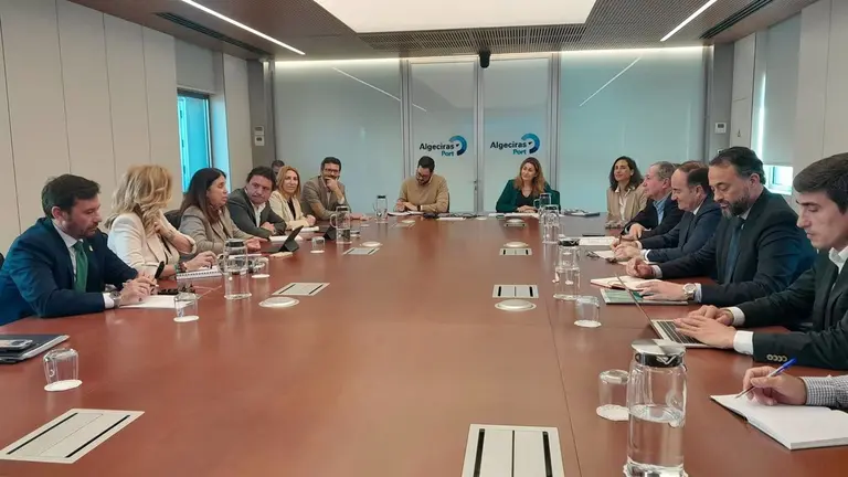 Reuni&oacute;n de la AGI con la Junta