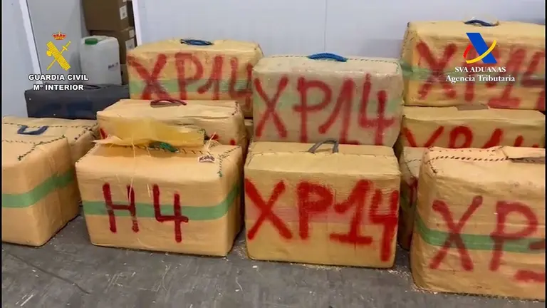 Fardos de hach&iacute;s incautado en el puerto de Algeciras. - GUARDIA CIVIL