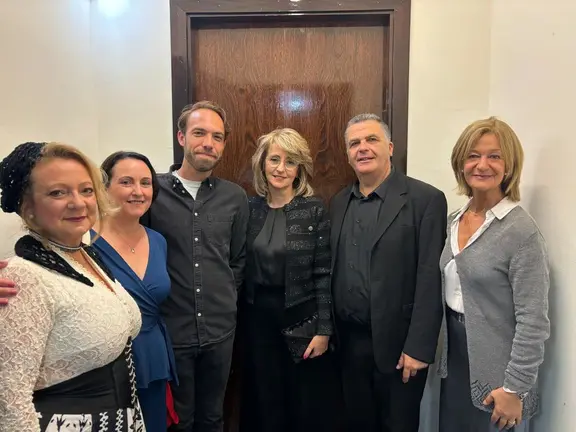 Pilar Pintor junto a miembros de 'La Bohemia' y concejales de Jerez