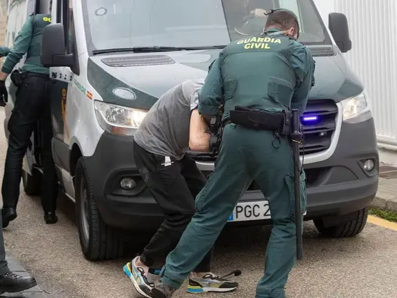 Uno de los detenidos de Barbate, trasladado por la Guardia Civil