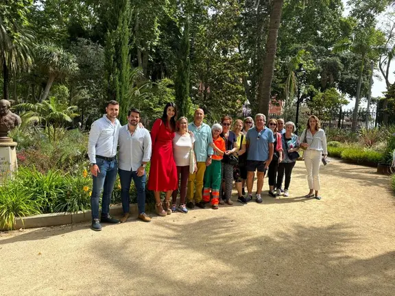 Visita de los mayores al parque Mar&iacute;a Cristina