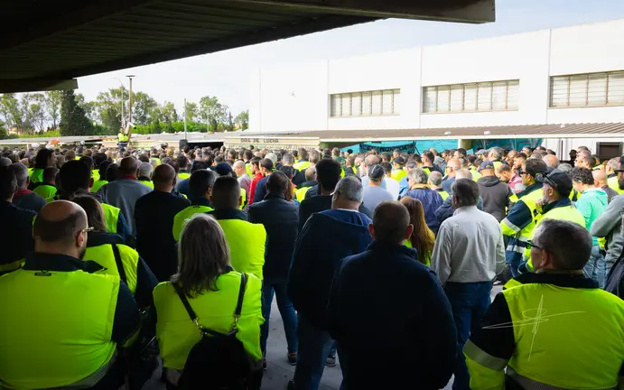 Una de las asambleas convocadas por el Comit&eacute; de Huelga de Acerinox - samuelfoto (2)