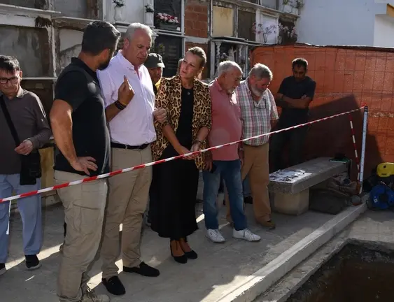Visita a los trabajos en el cementerio