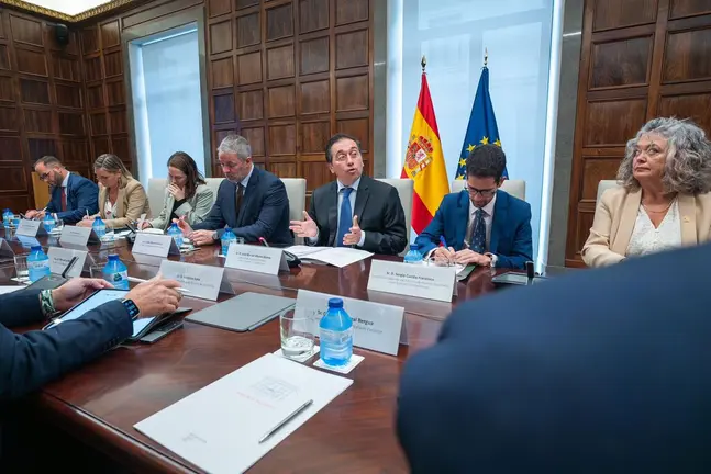 Albares, en la reuni&oacute;n con los alcaldes