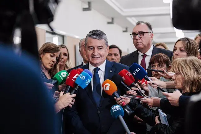 Comparecencia de Sanz tras la reuni&oacute;n con Albares