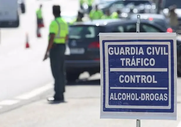 La Guardia Civil realiza 2.743 pruebas de alcohol y drogas a conductores de transportes de mercanc&iacute;a y viajeros. - GUARDIA CIVIL