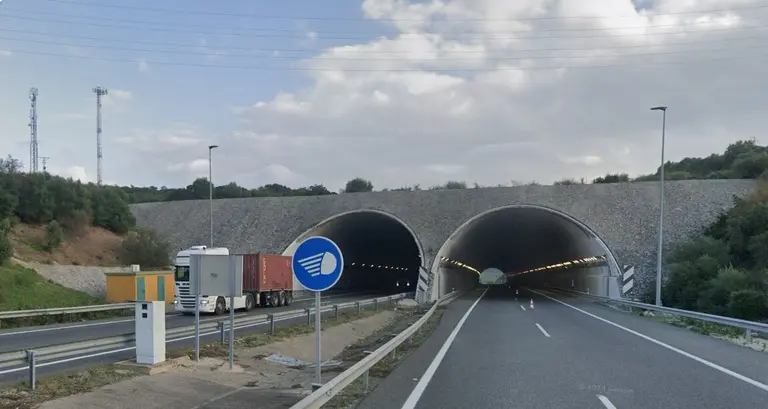 T&uacute;nel de Tablada en la A 381 con el radar de control de velocidad