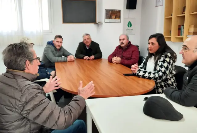 Reuni&oacute;n del PSOE con la plataforma vecinal en la Cuesta del Rayo