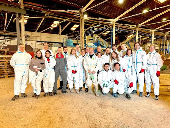 Trabajadores de Moeve y fundaci&oacute;n Moeve participan en el plan de voluntariado de ayuda por la DANA en Valencia