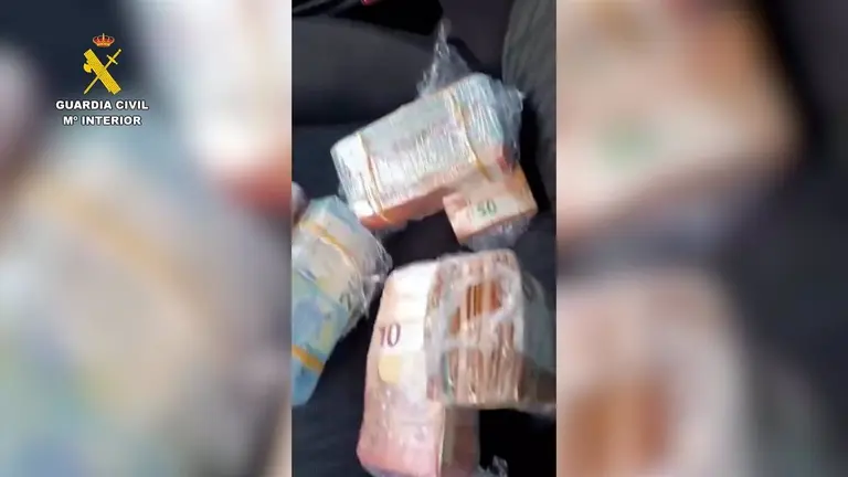Dinero hallado en un veh&iacute;culo que circulaba por la A-381 en Jerez - GUARDIA CIVIL DE C&Aacute;DIZ