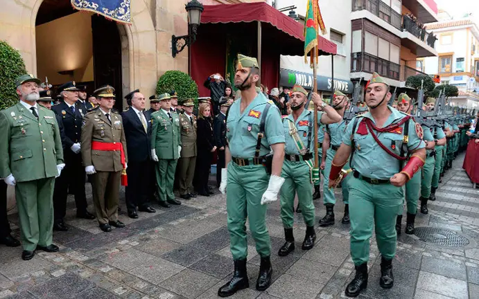 Legionarios desfilando en la carrera oficial