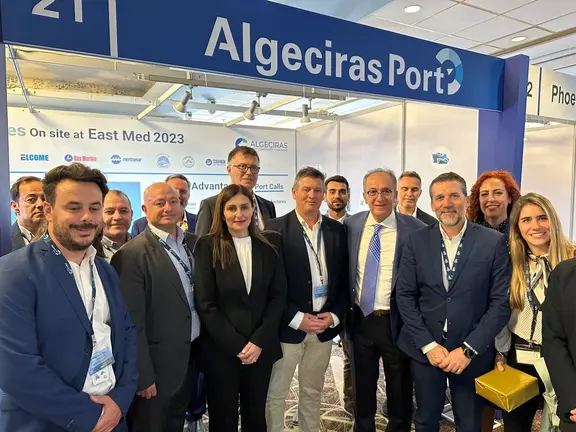 Visita ministra al stand de empresas de Algeciras