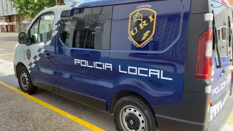 Un furg&oacute;n de la Unidad de Respuesta Inmediata de la Polic&iacute;a Local de La L&iacute;nea de la Concepci&oacute;n - AYUNTAMIENTO DE LA L&Iacute;NEA