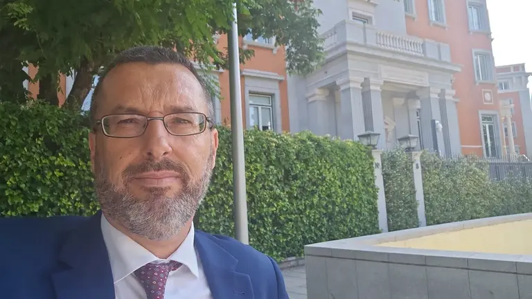 Juan Franco, antes de entrar en la reuni&oacute;n