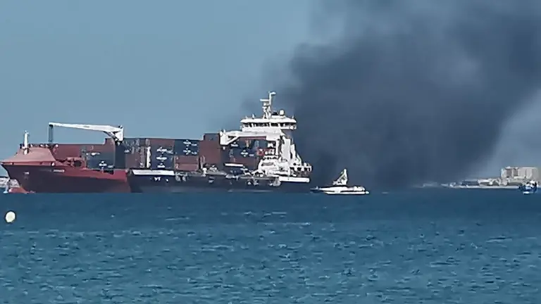 Incendio en la Bah&iacute;a
